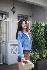 Load image into Gallery viewer, HOOD DENIM JACKET IN LIGHT WASH
