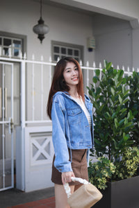 HOOD DENIM JACKET IN LIGHT WASH