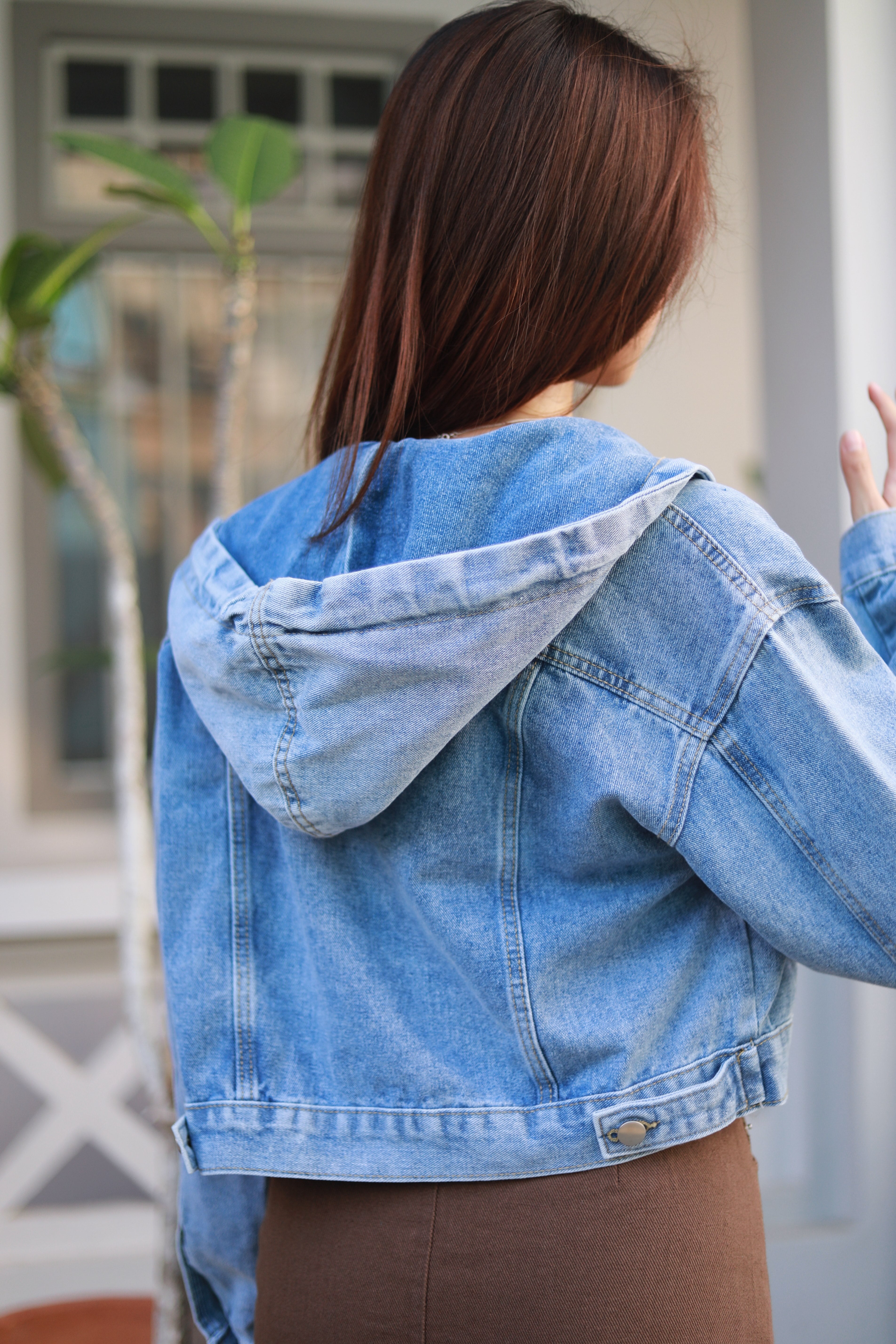 HOOD DENIM JACKET IN LIGHT WASH