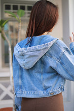 Load image into Gallery viewer, HOOD DENIM JACKET IN LIGHT WASH
