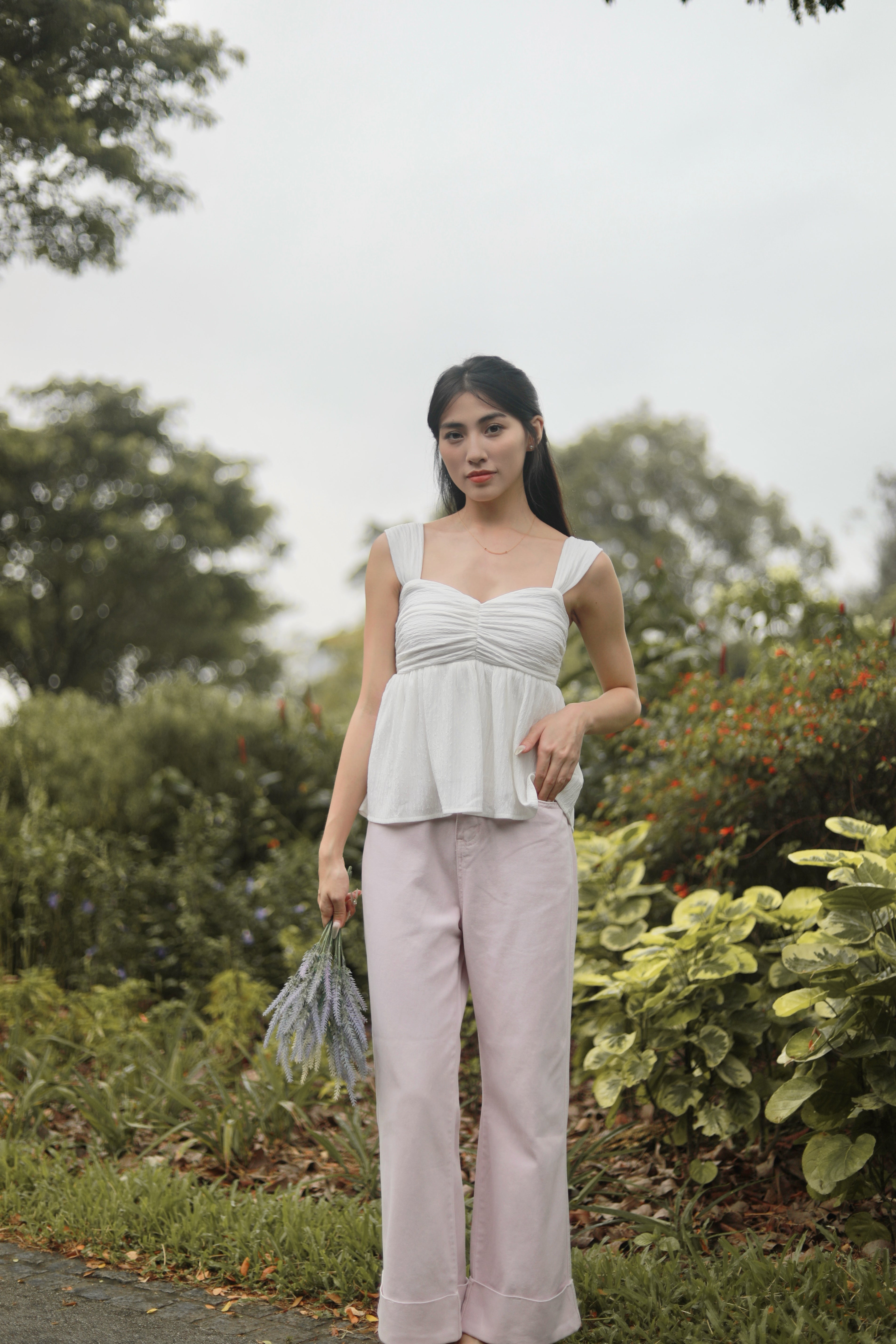 KIARA TEXTURED RUCHED SLEEVELESS TOP IN WHITE