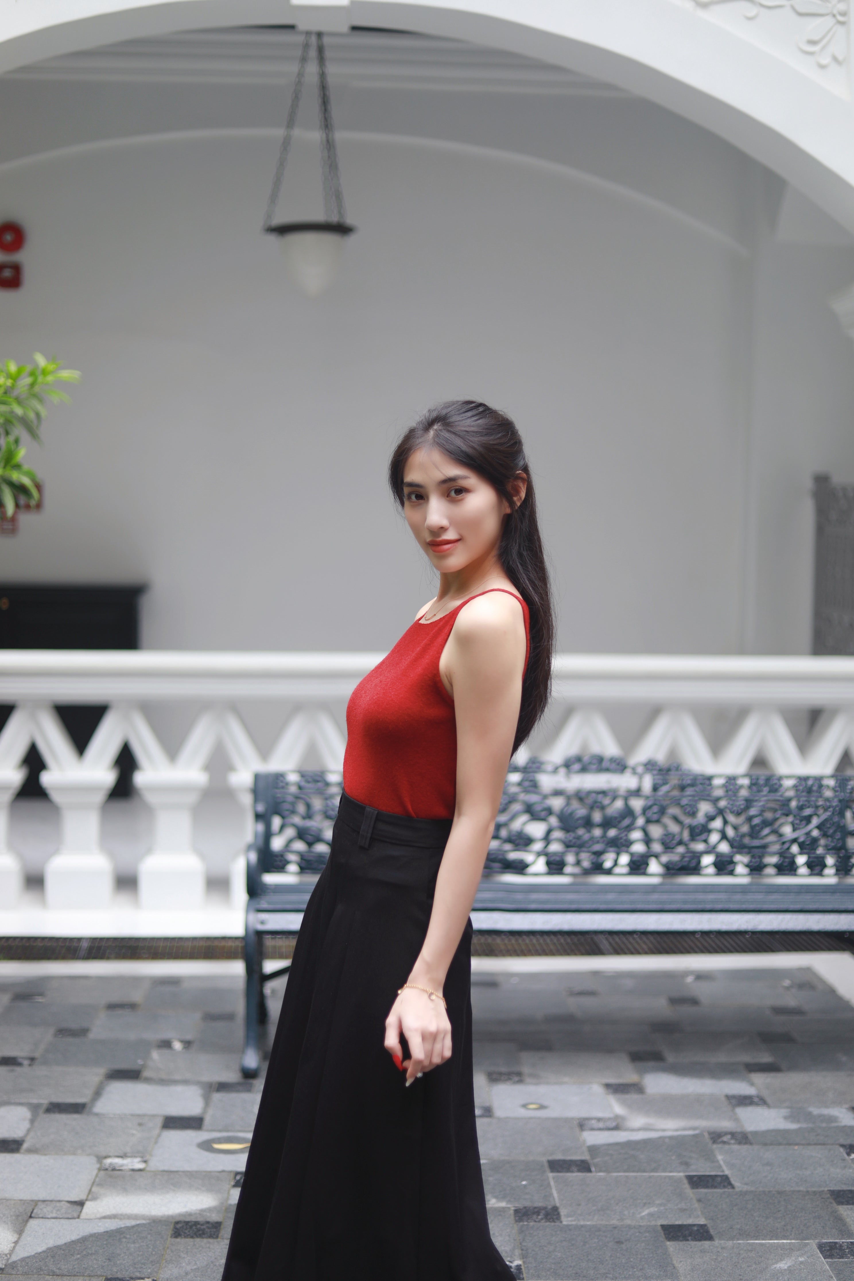 MILLE BOAT NECK KNIT SLEEVELESS TOP IN RED