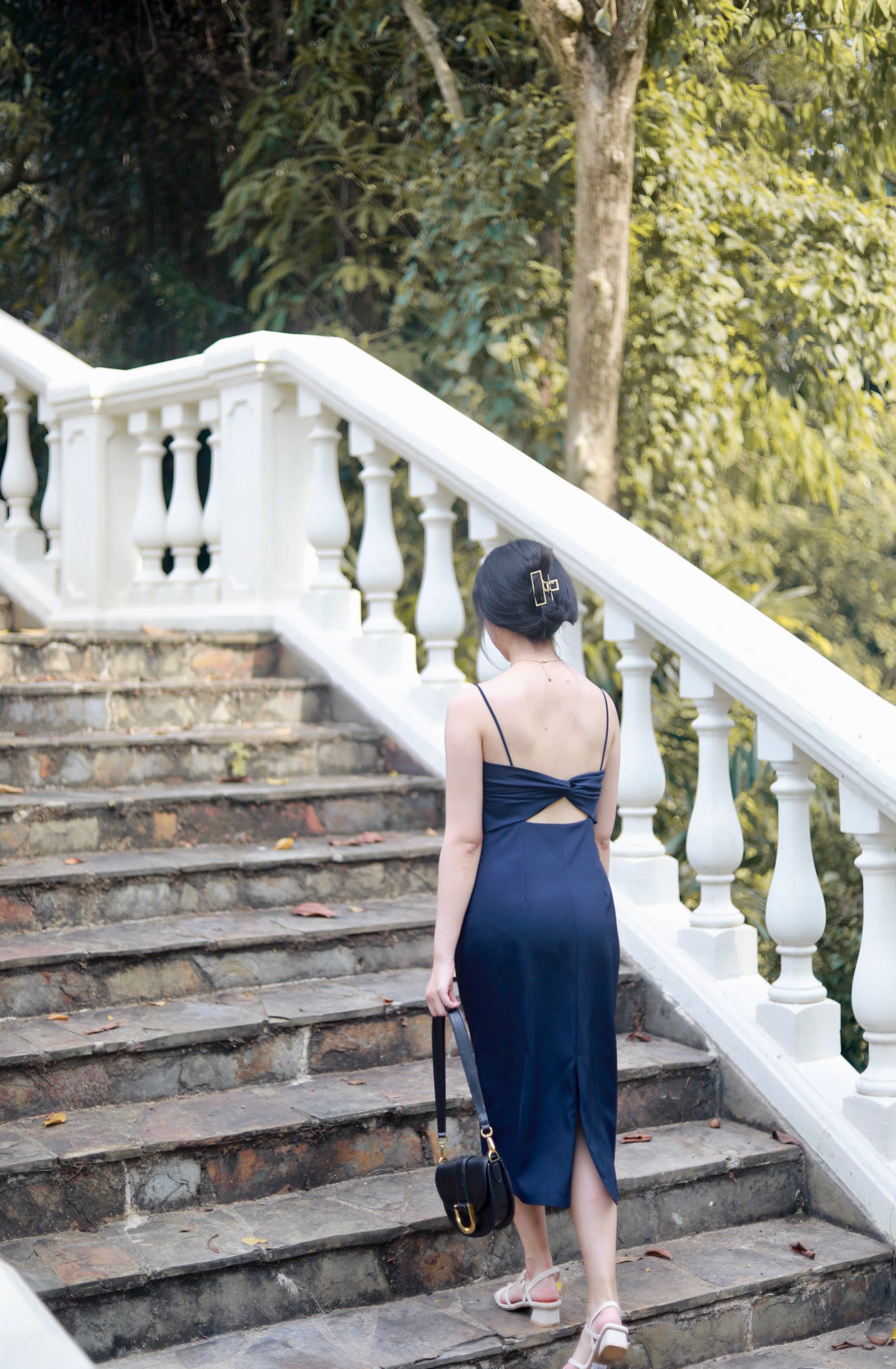 ELVA TWIST KNOT MIDI DRESS IN NAVY