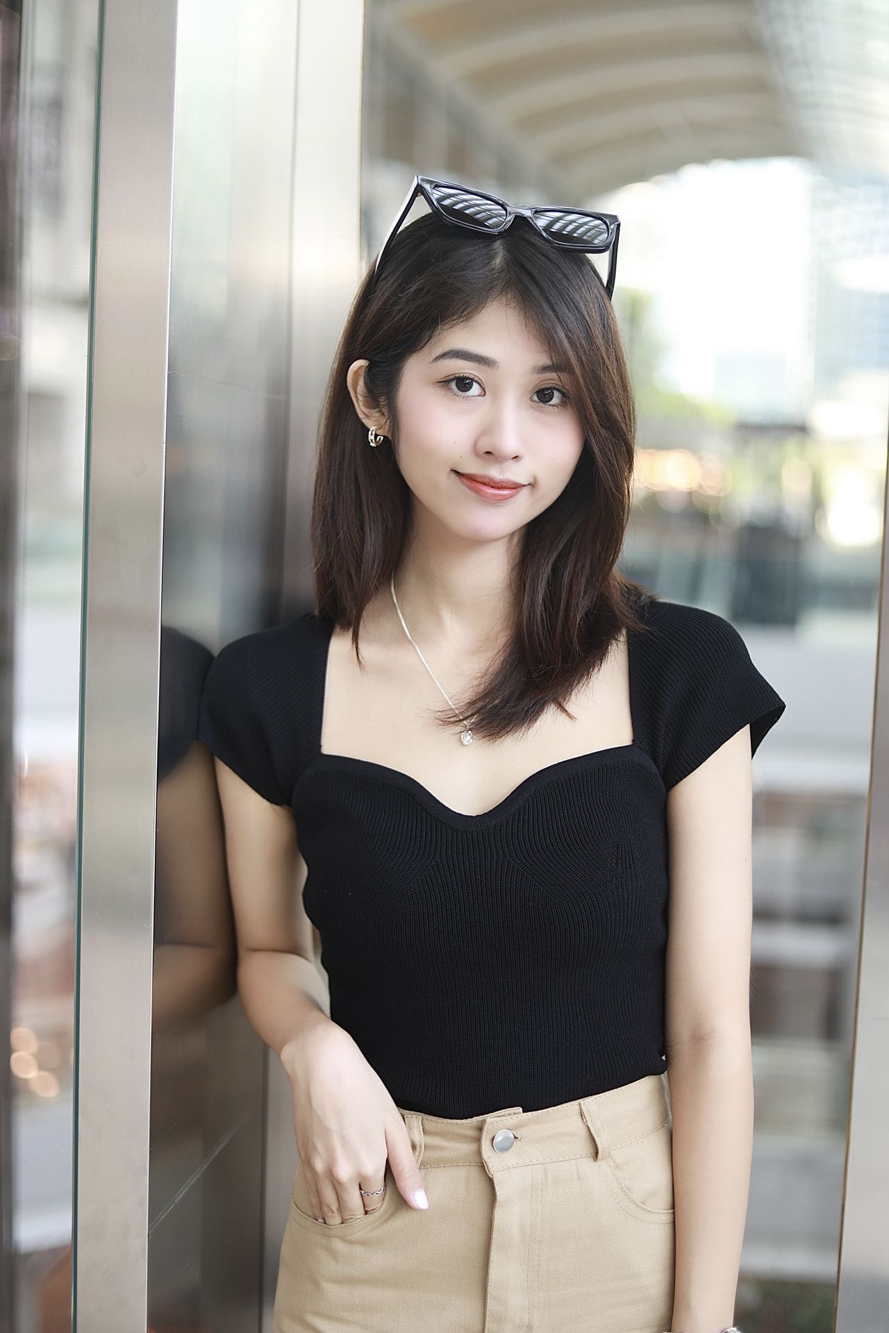 TRIVIA SWEETHEART KNIT TOP IN BLACK