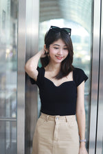 Load image into Gallery viewer, TRIVIA SWEETHEART KNIT TOP IN BLACK
