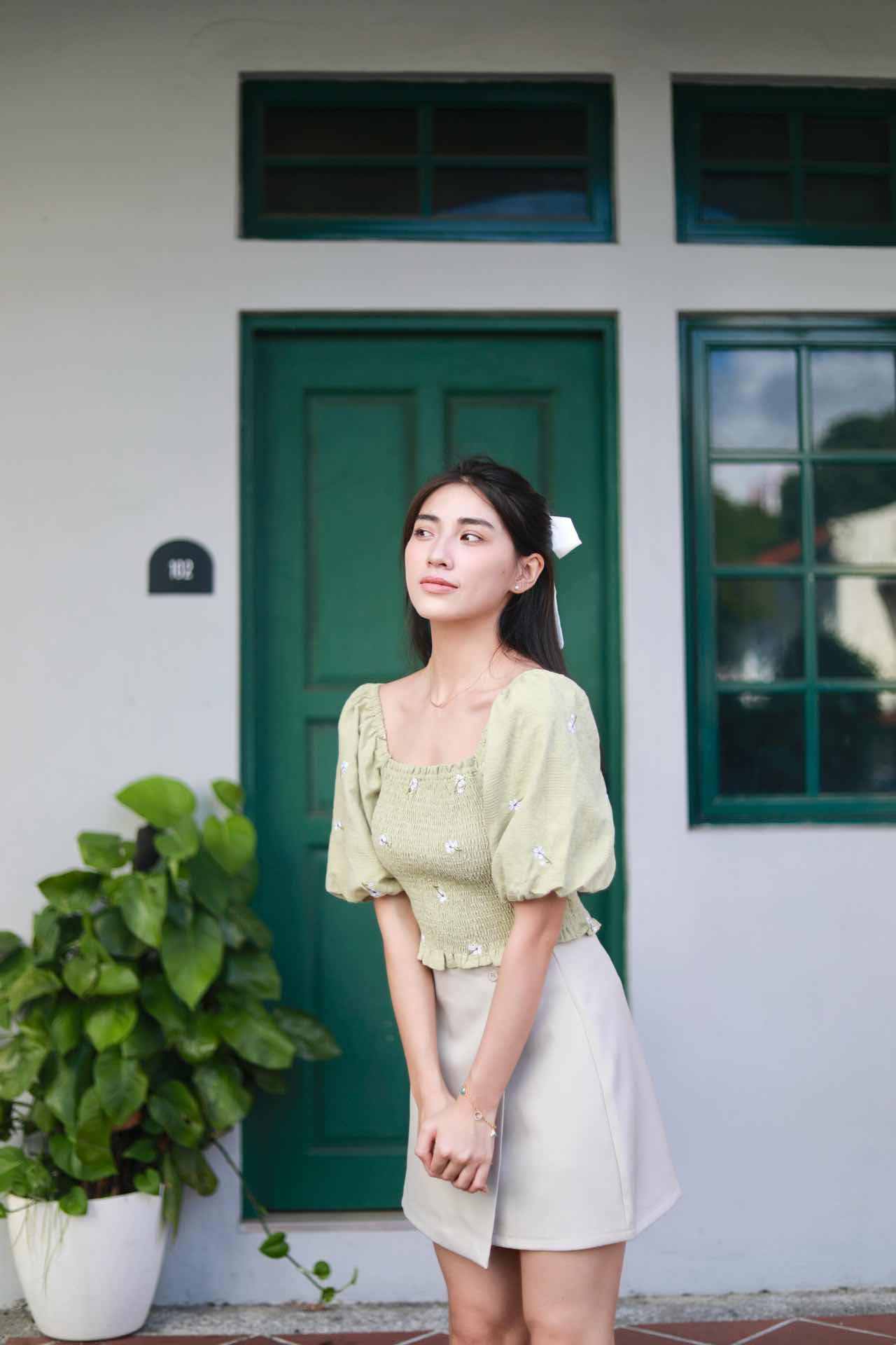 CHANTILLY SMOCKED EMBROIDERY PUFF SLEEVE TOP IN SAGE