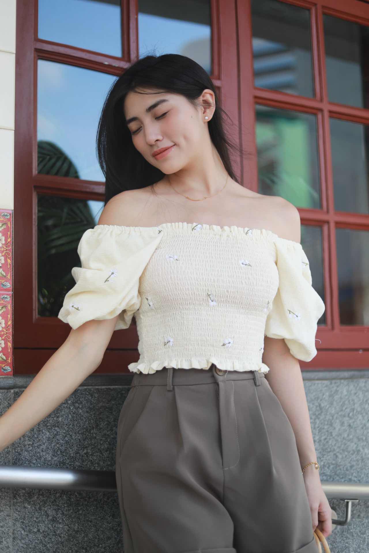 CHANTILLY SMOCKED EMBROIDERY PUFF SLEEVE TOP IN CREAM