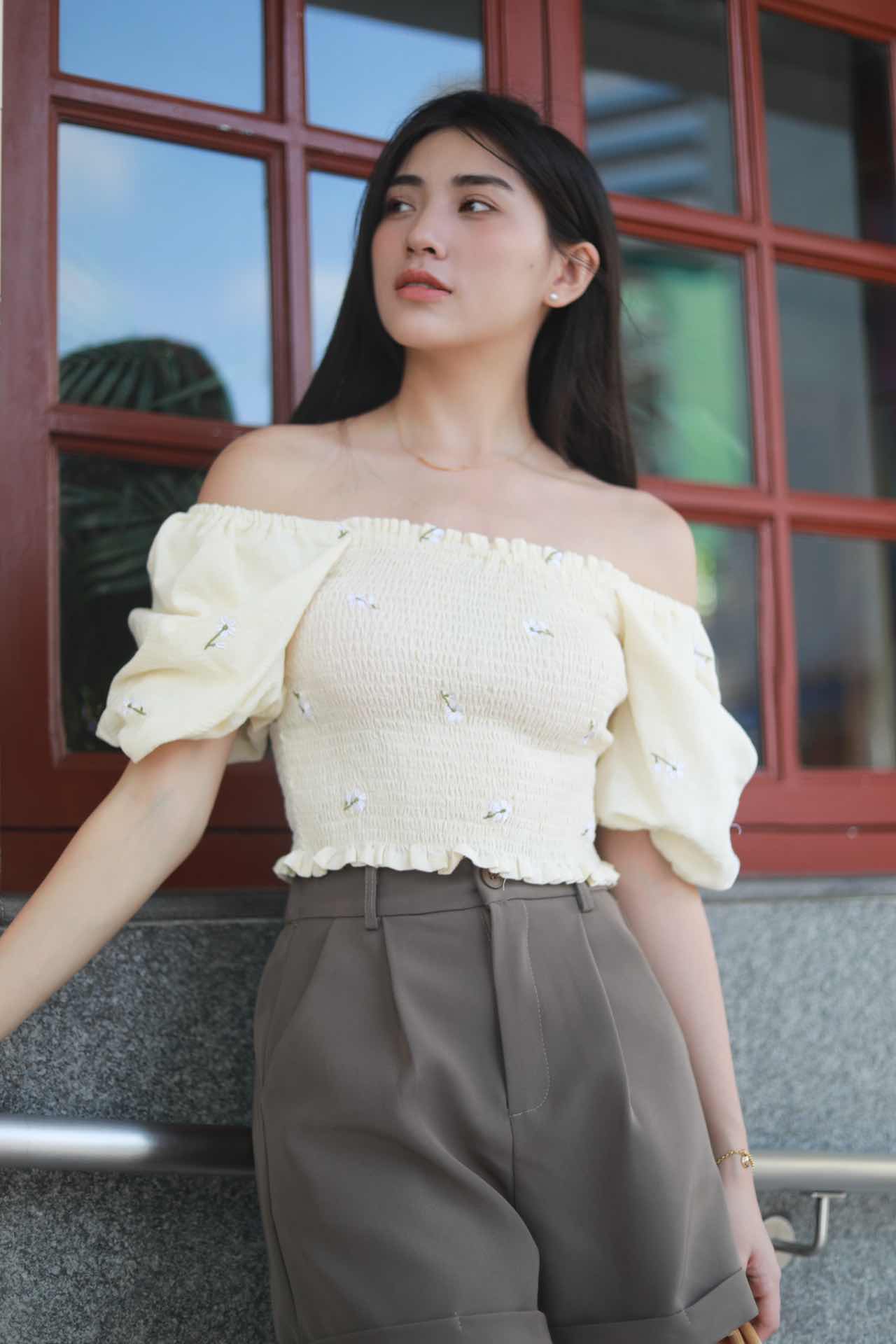 CHANTILLY SMOCKED EMBROIDERY PUFF SLEEVE TOP IN CREAM