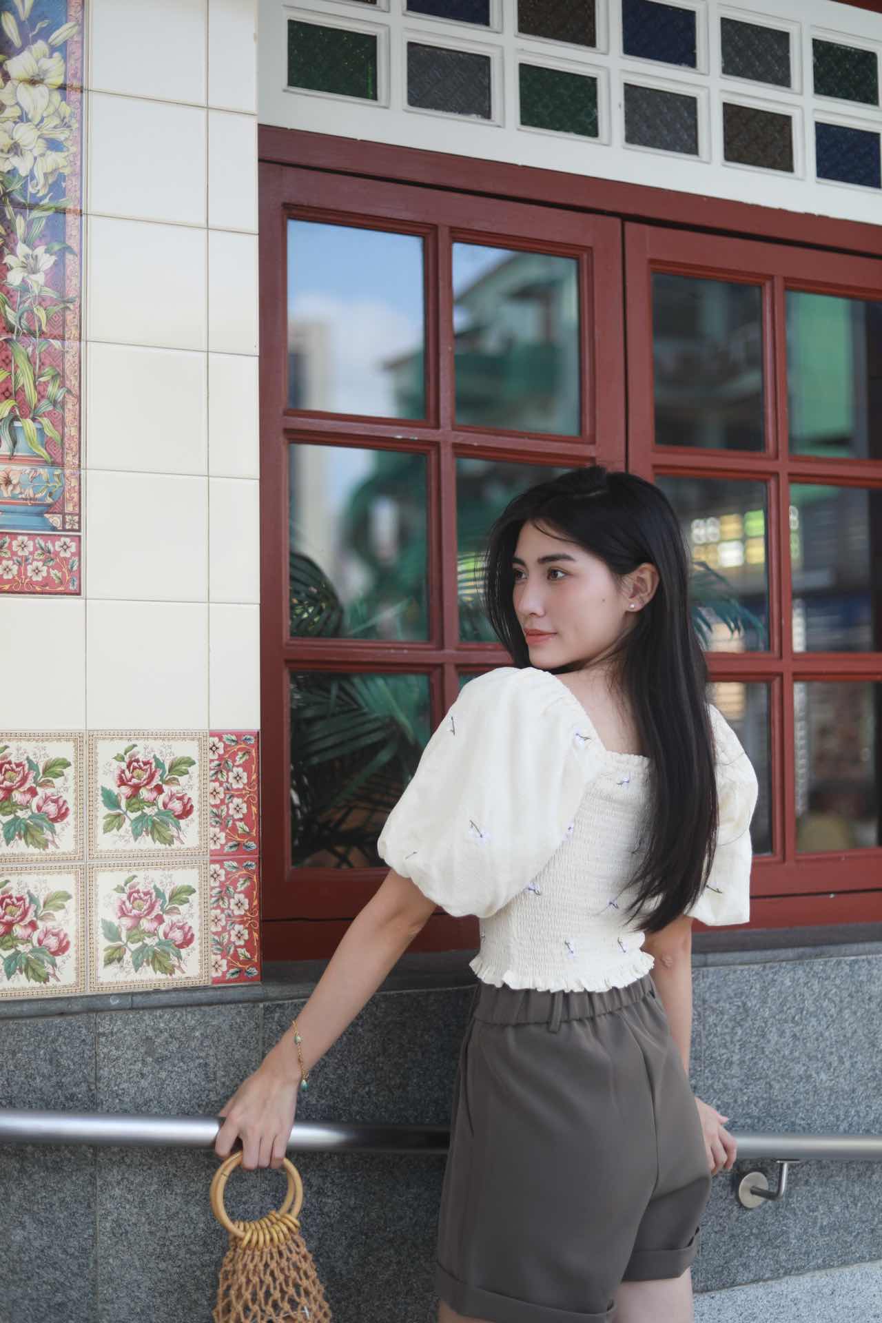 CHANTILLY SMOCKED EMBROIDERY PUFF SLEEVE TOP IN CREAM