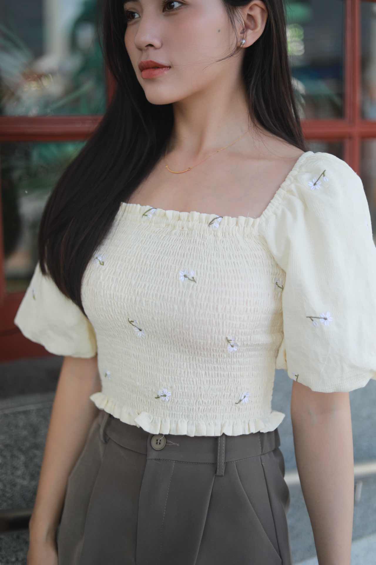 CHANTILLY SMOCKED EMBROIDERY PUFF SLEEVE TOP IN CREAM