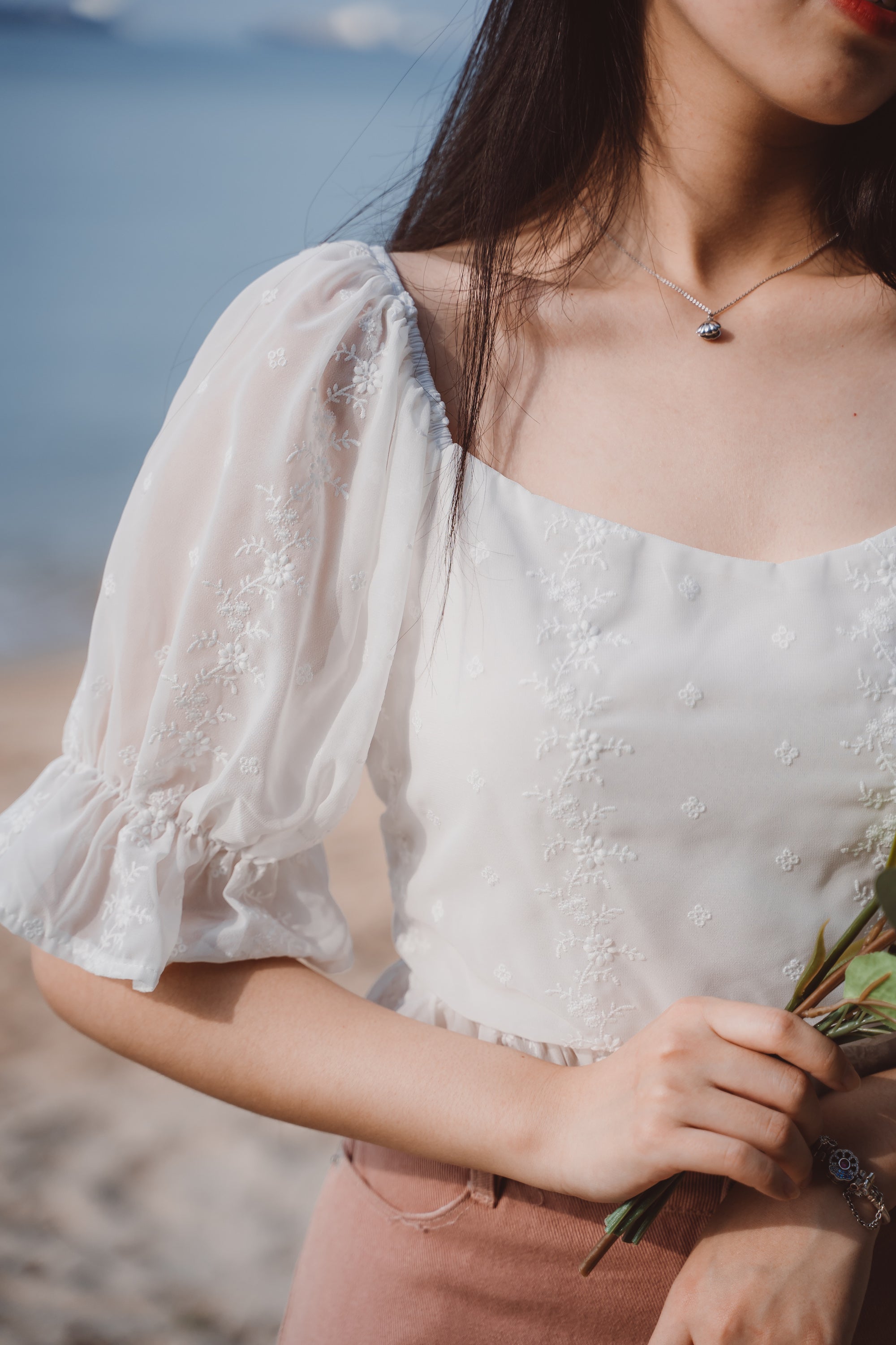 QUINN FLORAL EMBROIDERY TOP (WHITE)