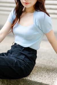 THEA BASIC KNIT TOP IN BLUE